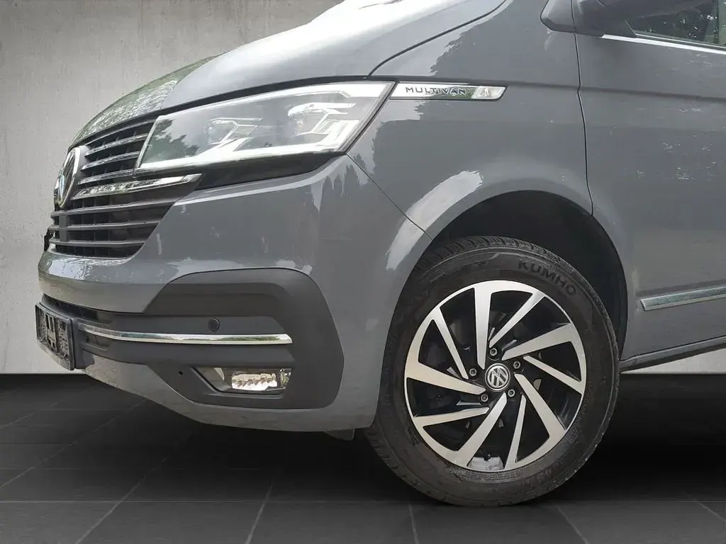 Gebraucht VW Multivan Generation Six 150 PS (110 kW) 2022 Grau Van / Kleinbus