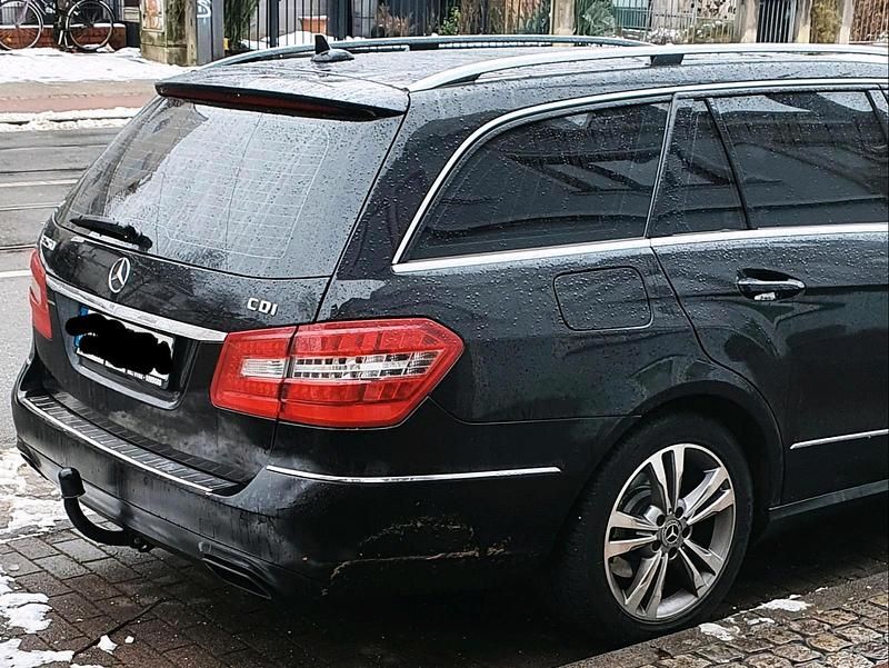 Gebraucht Mercedes E250 204 PS (150 kW) 2012 Schwarz Kombi