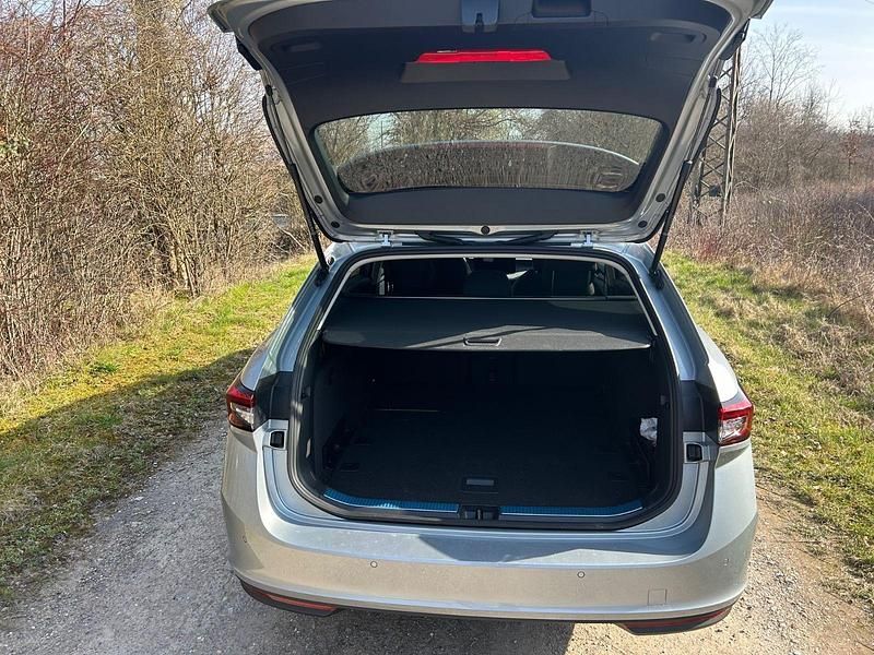 Gebraucht Skoda Superb Selection 193 PS (141 kW) 2024 Silber Kombi