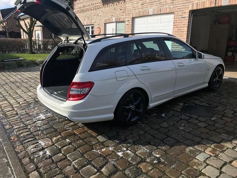 Gebraucht Mercedes C180 120 PS (88 kW) 2011 Weiß Kombi