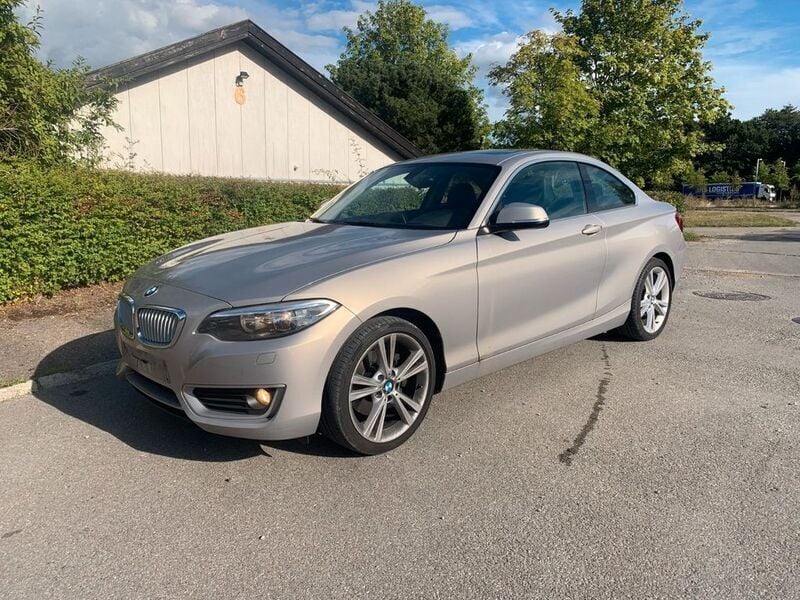 Silber Gebraucht 2014 BMW 220 Coupé | 8.700 € (Superpreis) - Bild 1/4