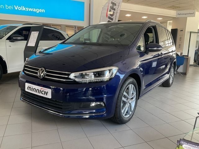 Neu VW Touran Move 150 PS (110 kW) 2025 Blau Van / Kleinbus