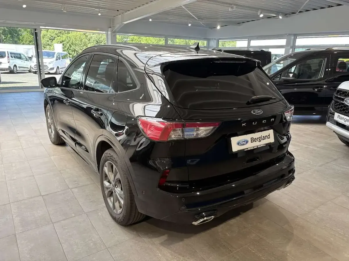 Gebraucht Ford Kuga ST-Line 224 PS (164 kW) 2024 Lackierung metallic "obsidianschwarz" schwarz SUV