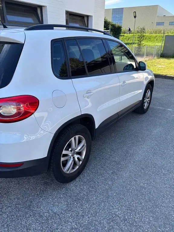 Gebraucht VW Tiguan Team 140 PS (102 kW) 2010 Weiß SUV