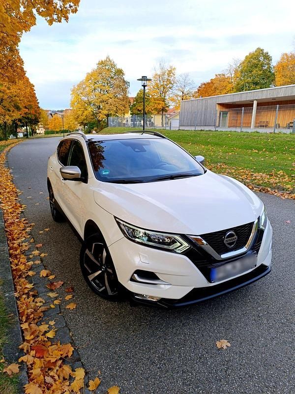 Weiß Gebraucht 2019 Nissan Qashqai Tekna+ SUV | 19.499 € (Fairer Preis) - Bild 1/4