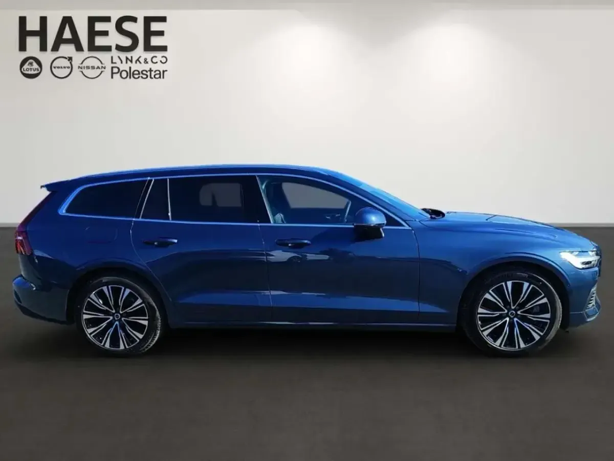 Gebraucht Volvo V60 Ultra 398 PS (292 kW) 2025 Denim blue / metallic Kombi
