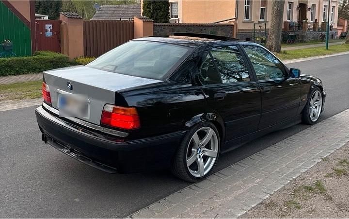 Second-hand BMW 323 192 CP (141 kW) 1996 Berlinǎ