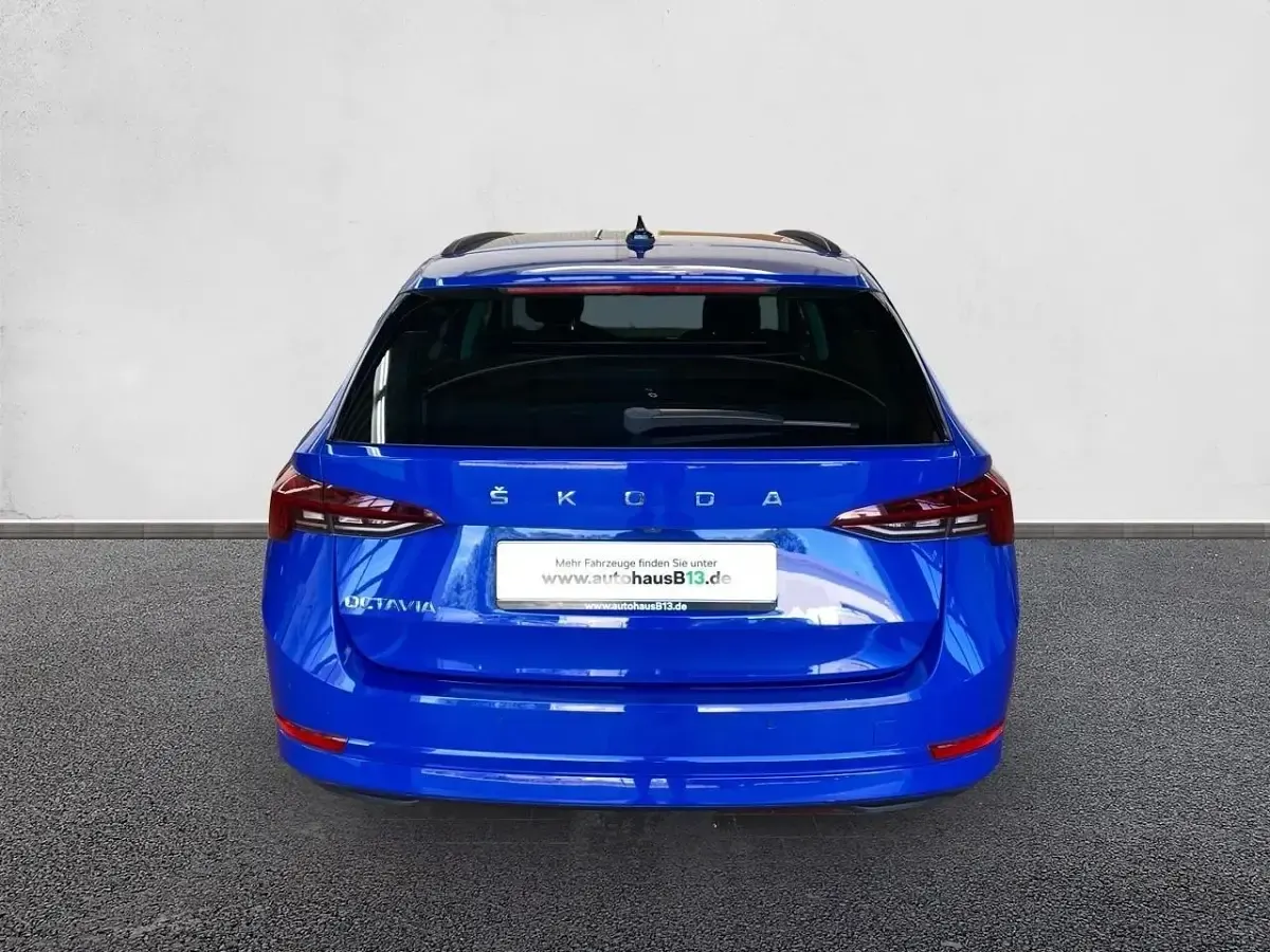 Gebraucht Skoda Octavia Clever 150 PS (110 kW) 2022 Energyblau Kombi