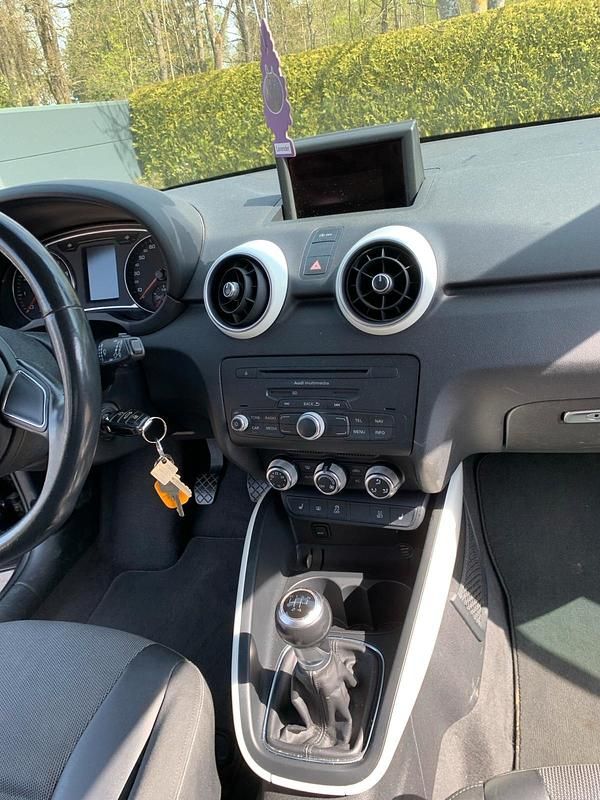 Second-hand Audi A1 86 CP (63 kW) 2011 Negru Hatchback