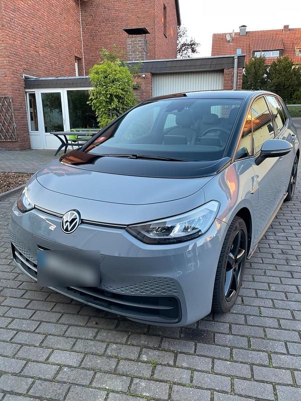 Grau Gebraucht 2021 VW ID.3 Pure Kleinwagen | 18.999 € (Fairer Preis) - Bild 1/4