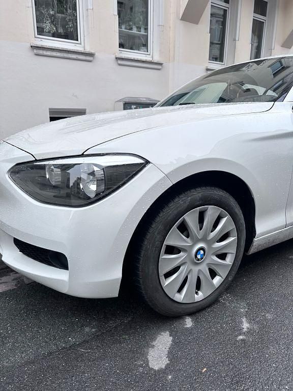 Gebraucht BMW 114 102 PS (75 kW) 2014 Weiß Kleinwagen