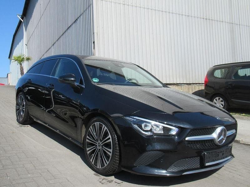 Schwarz Gebraucht 2021 Mercedes CLA200 Limousine | 23.490 € (Superpreis) - Bild 1/4