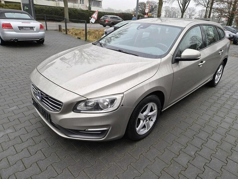 Gold Gebraucht 2015 Volvo V60 Kombi | 5.500 € (Guter Preis) - Bild 1/4
