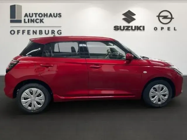 Neu Suzuki Swift Club 82 PS (60 kW) 2026 Rot Kleinwagen