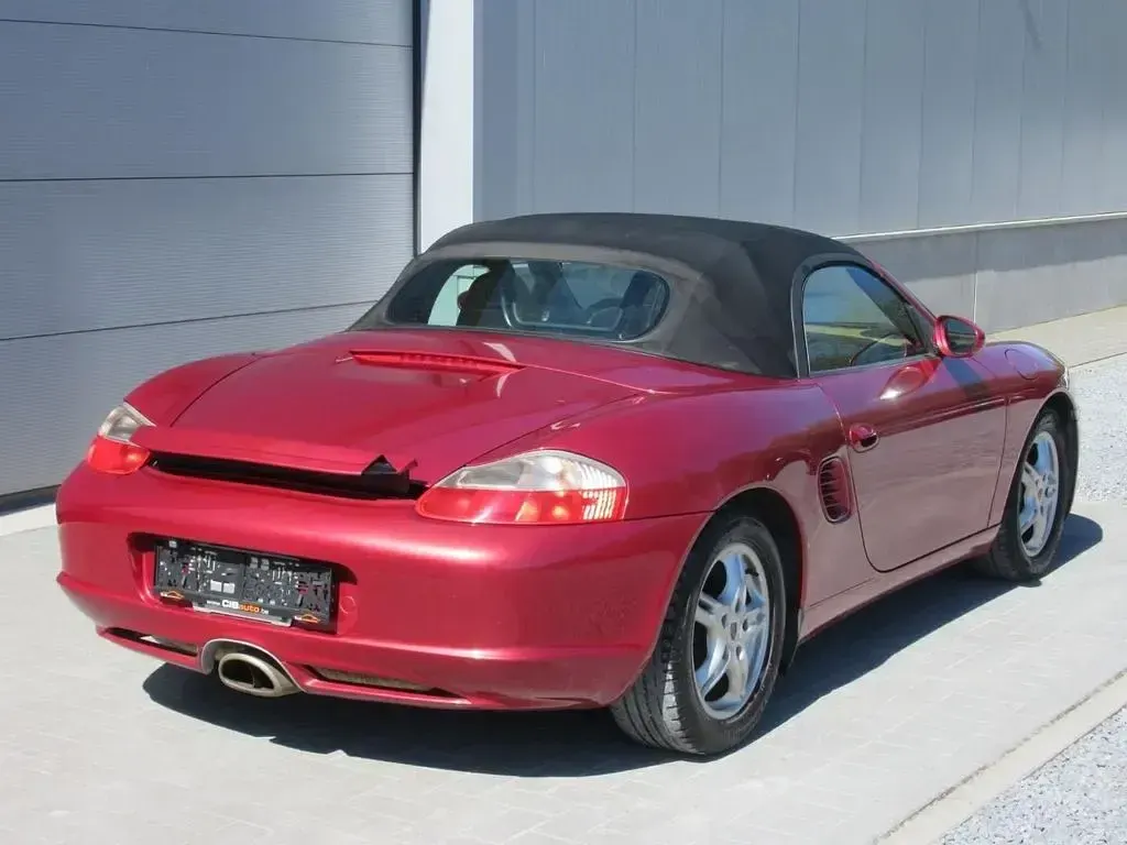 Second-hand Porsche Boxster 220 CP (161 kW) 2002 Roșu Cabrio