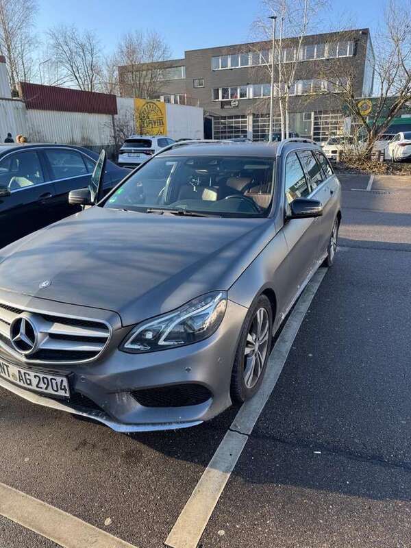 Grau Gebraucht 2015 Mercedes E300 AMG line Kombi | 17.000 € (Fairer Preis) - Bild 1/4