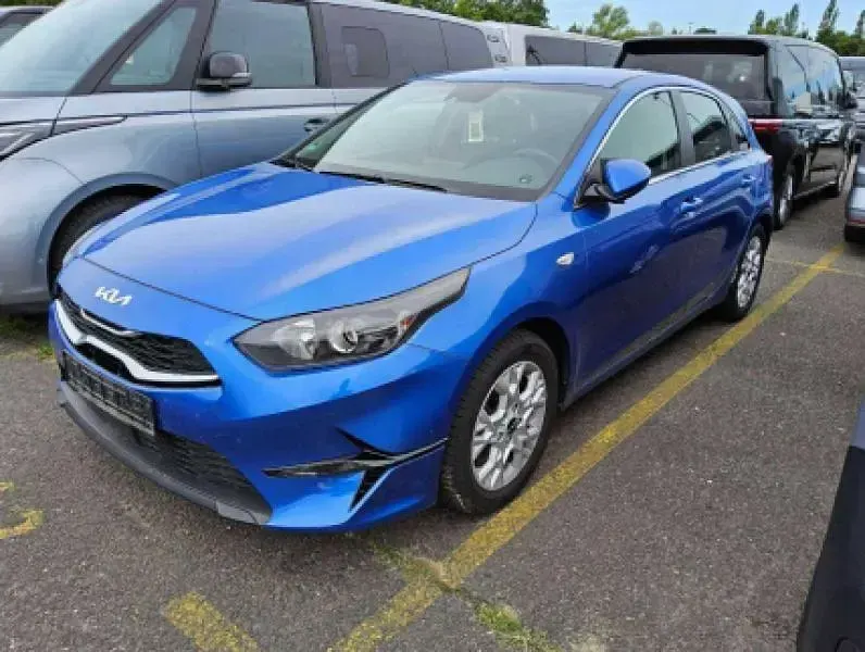 Gebraucht Kia Ceed Comfort 160 PS (117 kW) 2023 Blue flame met. Kleinwagen