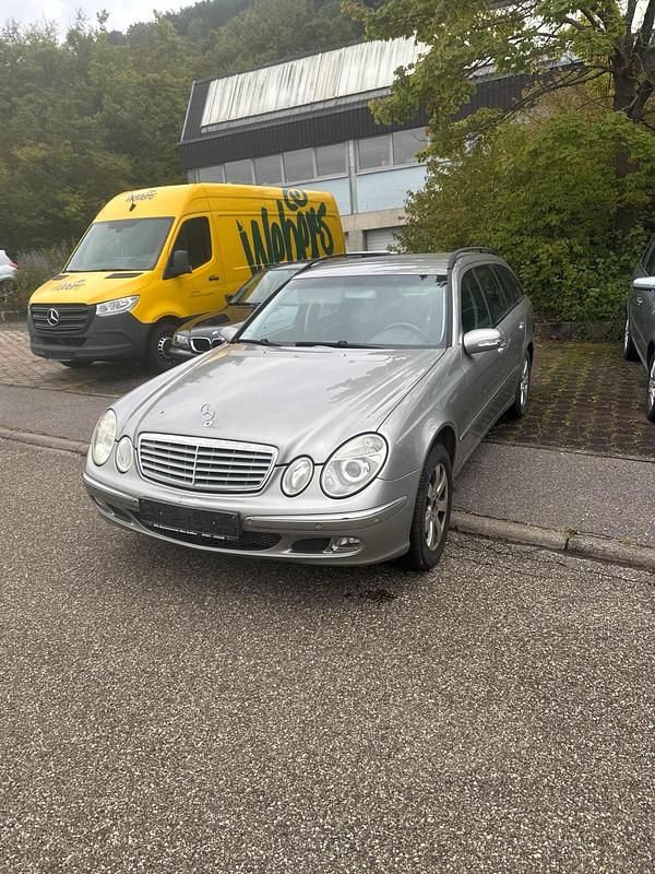 Grau Gebraucht 2004 Mercedes E220 Kombi | 1.650 € (Superpreis) - Bild 1/4