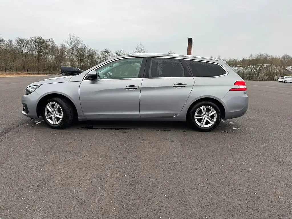 Gebraucht Peugeot 308 SW Allure 120 PS (88 kW) 2018 Grau Pickup