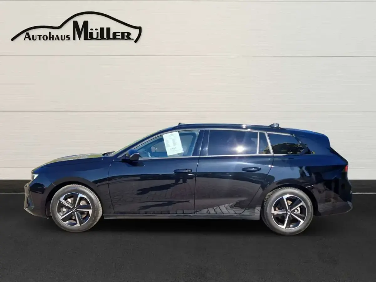 Gebraucht Opel Astra 131 PS (96 kW) 2025 Lackierung schwarz perla nera/ Kombi