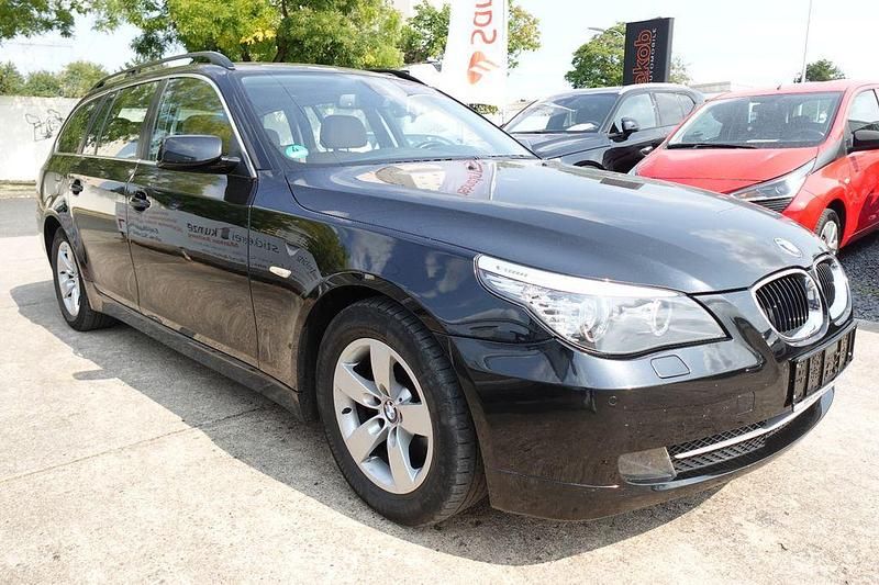 Schwarz Gebraucht 2009 BMW 520 Advantage Kombi | 6.490 € (Fairer Preis) - Bild 1/4