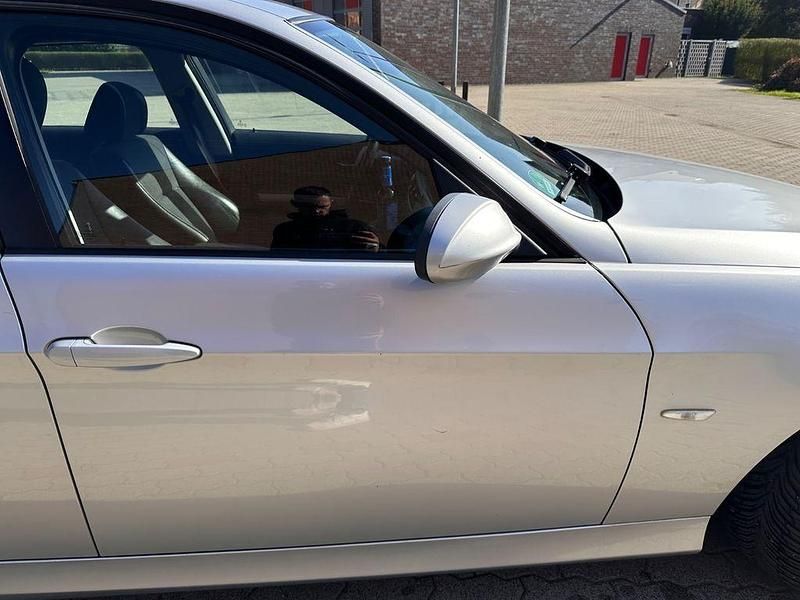 Gebraucht BMW 320 163 PS (119 kW) 2006 Silber Kombi