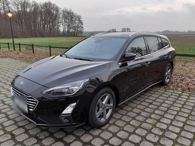 Gebraucht Ford Focus Cool & Connect 125 PS (91 kW) 2019 Schwarz Kombi