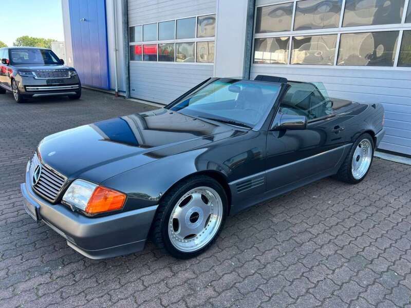 Blauschwarz metalliclack (19 Gebraucht 1992 Mercedes SL300 Cabrio | 36.850 € - Bild 1/4