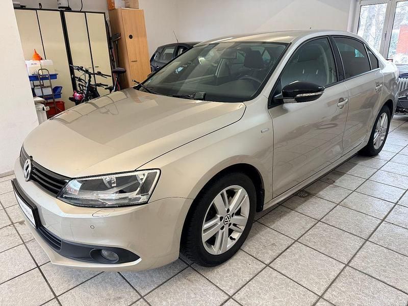 Gebraucht VW Jetta Match 105 PS (77 kW) 2012 Silber Limousine