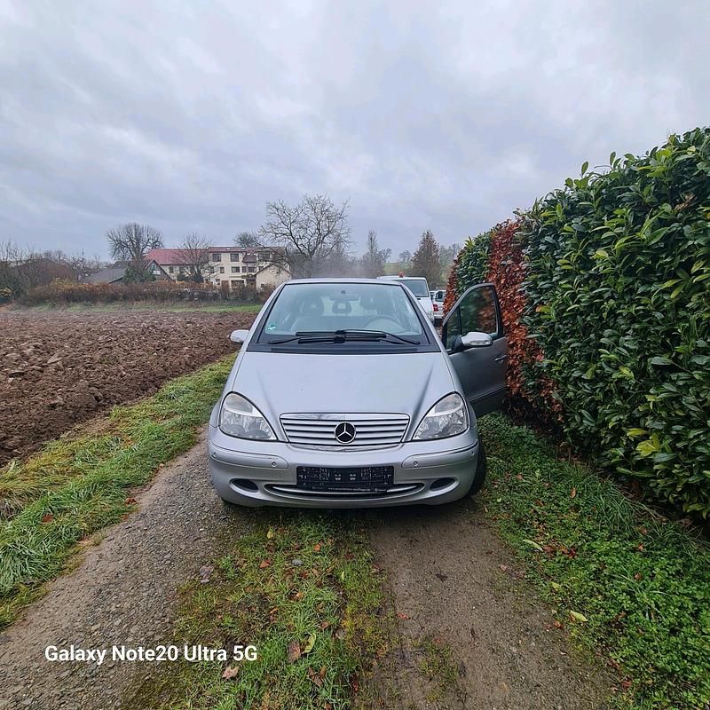 Grau Gebraucht 2003 Mercedes A190 Elegance Kleinwagen | 1.300 € (Guter Preis) - Bild 1/4