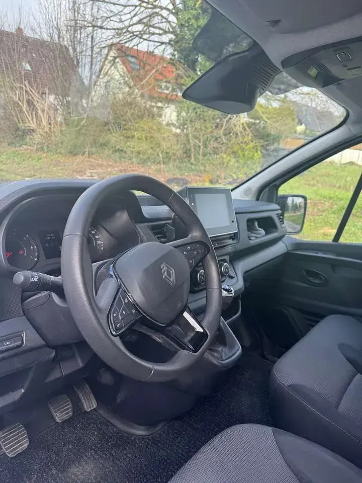 Gebraucht Renault Trafic Komfort 150 PS (110 kW) 2025 Van / Kleinbus