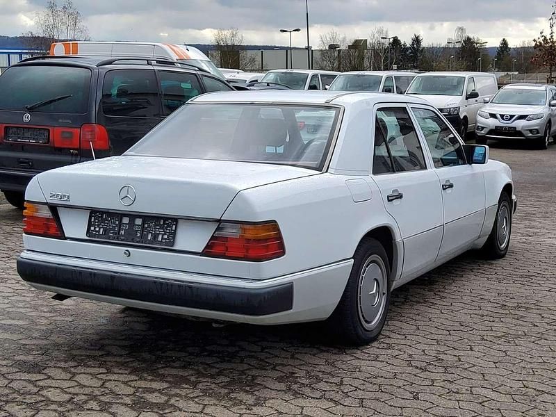 Gebraucht Mercedes E200 105 PS (77 kW) 1989 Weiss Limousine