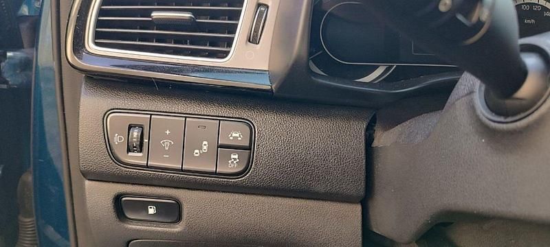 Gebraucht Kia Niro Spirit 105 PS (77 kW) 2016 Blau SUV