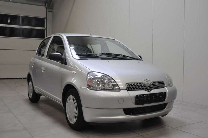 Silber Gebraucht 2001 Toyota Yaris Kleinwagen | 2.990 € (Fairer Preis) - Bild 1/4
