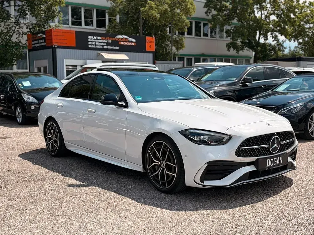 Gebraucht Mercedes 300 AMG line 265 PS (194 kW) 2023 Weiß Limousine