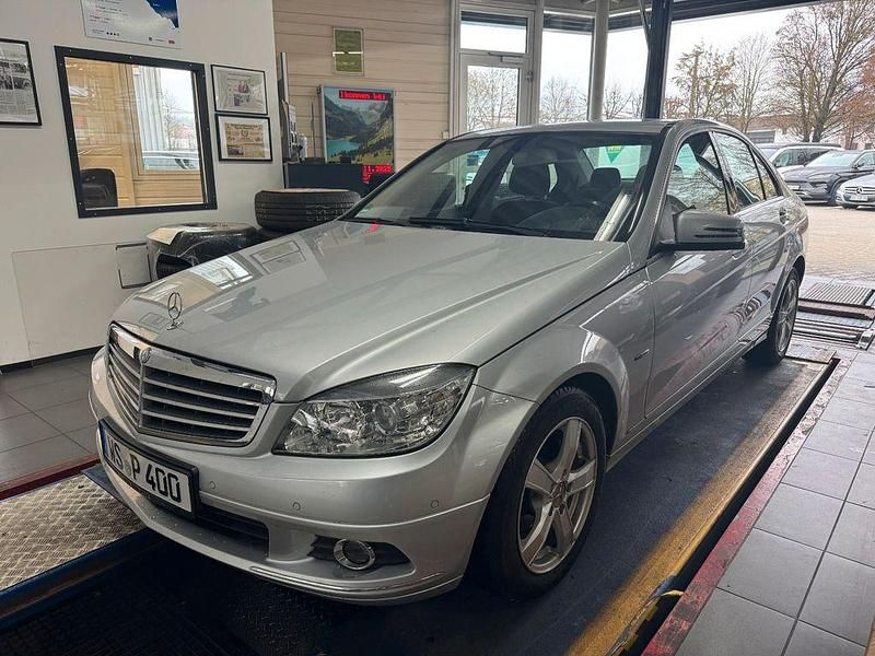 Silber Gebraucht 2010 Mercedes C180 Limousine | 8.800 € (Fairer Preis) - Bild 1/4