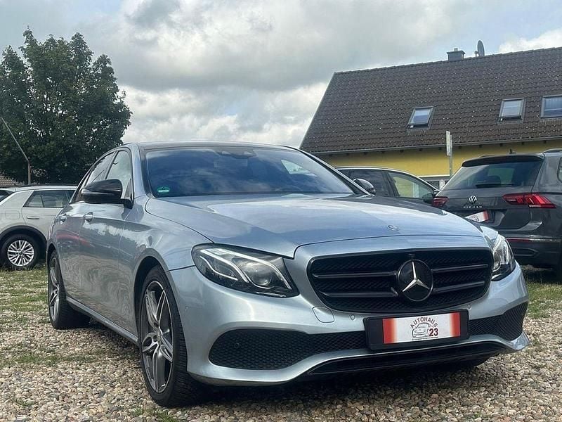 Silber Gebraucht 2016 Mercedes E350 AMG line Limousine | 27.990 € (Fairer Preis) - Bild 1/4