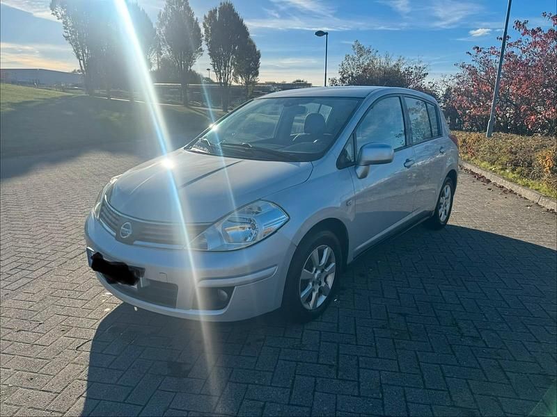 Silber Gebraucht 2008 Nissan Tiida Limousine | 3.990 € (Fairer Preis) - Bild 1/4