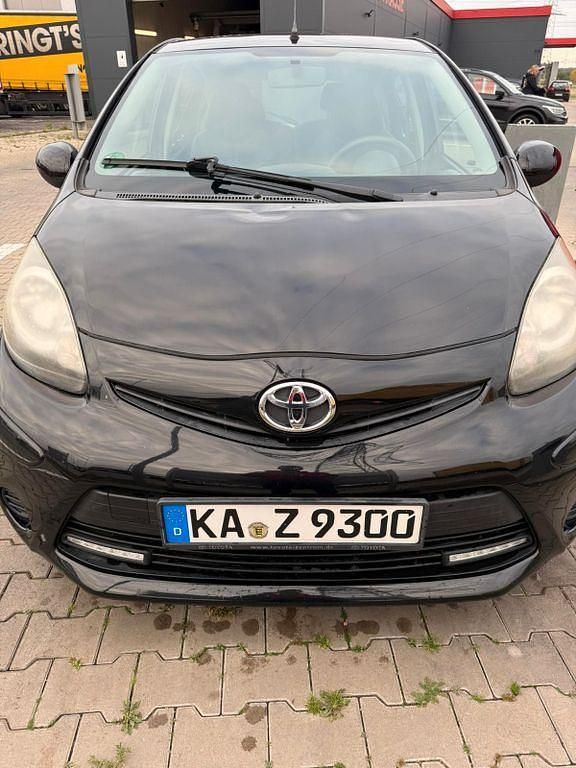 Schwarz Gebraucht 2013 Toyota Aygo Kleinwagen | 4.299 € (Fairer Preis) - Bild 1/4