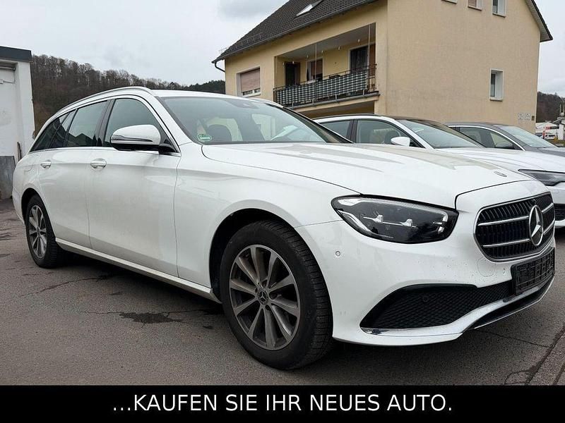 Gebraucht Mercedes E220 194 PS (142 kW) 2021 Weiß Kombi