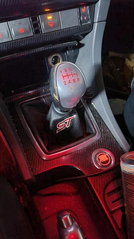 Gebraucht Ford Focus ST 226 PS (166 kW) 2010 Weiß Limousine