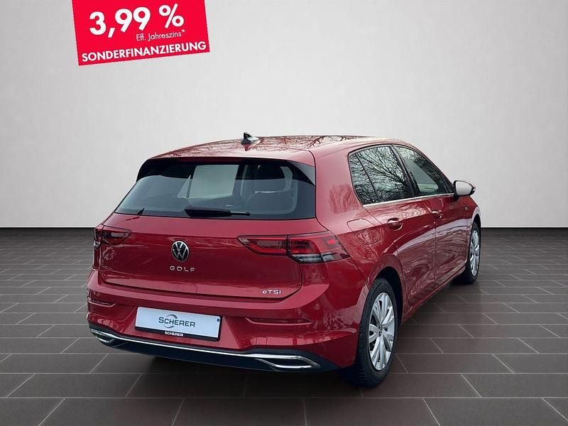 Gebraucht VW Golf VII Style 150 PS (110 kW) 2021 Kings red metallic (metallic) Limousine