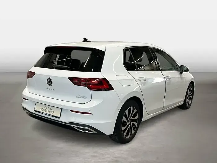 Gebraucht VW Golf VIII Active 150 PS (110 kW) 2022 Pure white Limousine