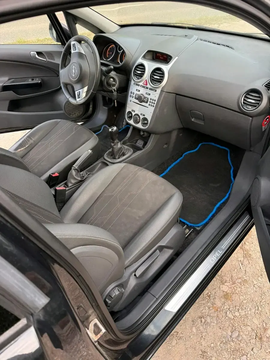 Używany Opel Corsa 87 KM (63 kW) 2012 Czarny Hatchback