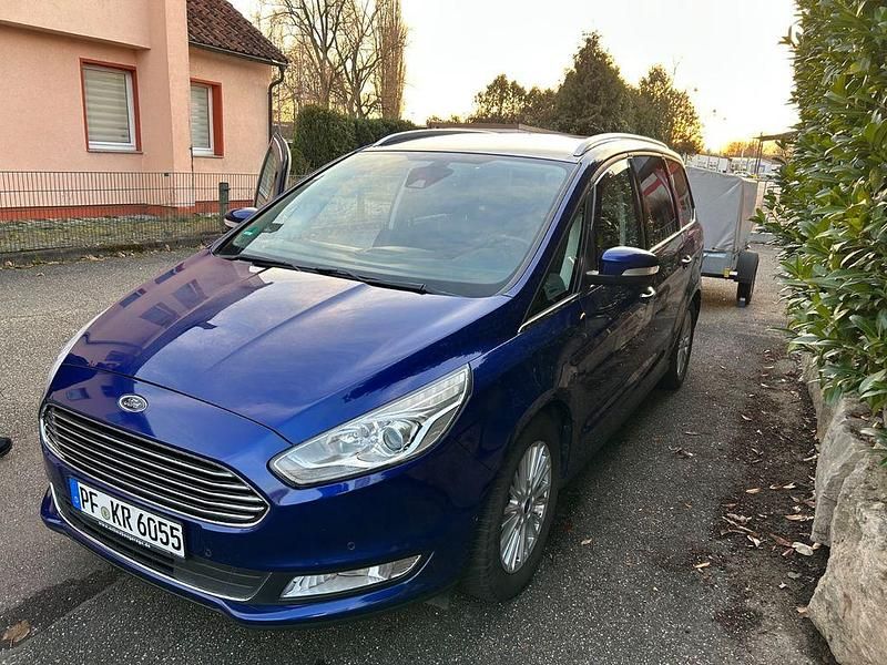 Blau Gebraucht 2017 Ford Galaxy Titanium Van / Kleinbus | 19.999 € (Guter Preis) - Bild 1/4