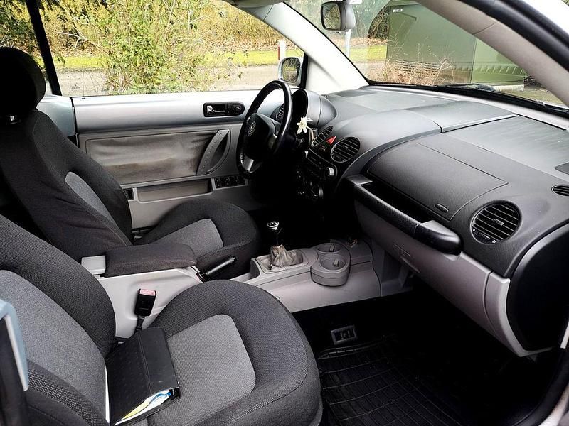 Gebraucht VW New Beetle 102 PS (75 kW) 2005 Silber Kleinwagen