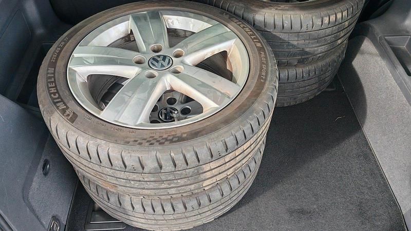 Gebraucht VW Touran Cup 140 PS (102 kW) 2014 Schwarz Van / Kleinbus