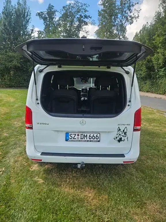 Gebraucht Mercedes V250 190 PS (139 kW) 2016 Weiß Van / Kleinbus