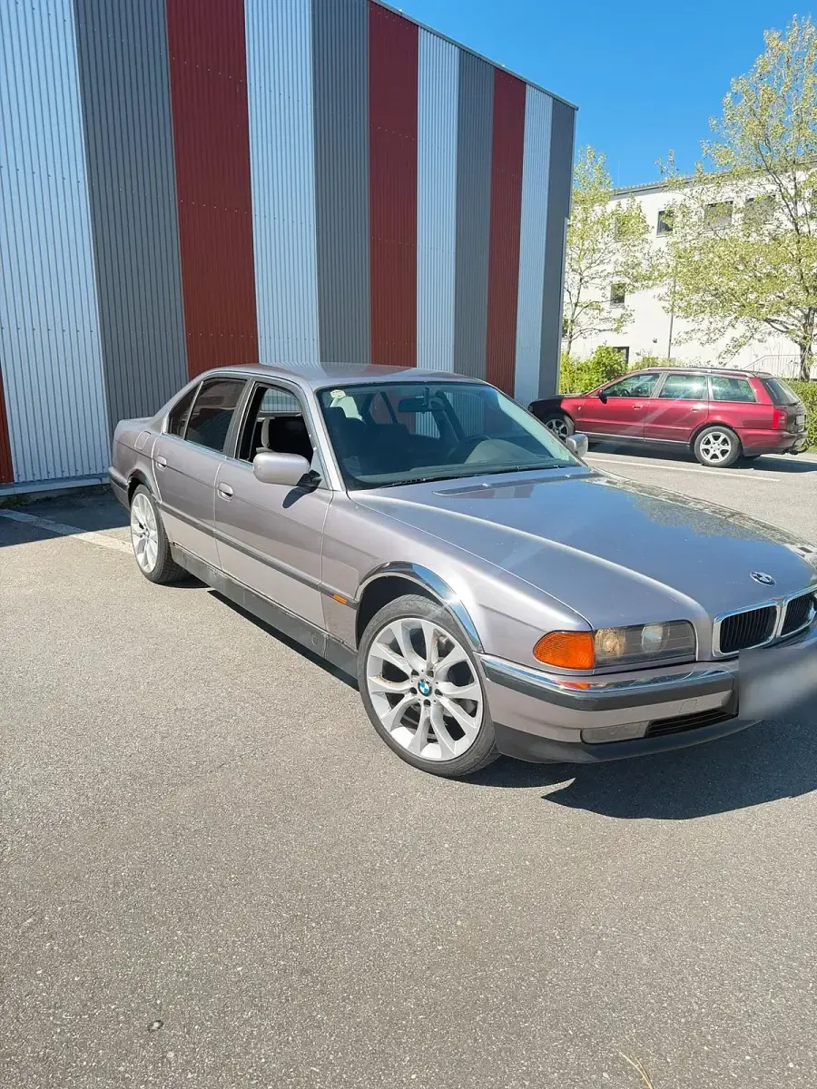 Gebraucht BMW 728 193 PS (141 kW) 1996 Silber Limousine