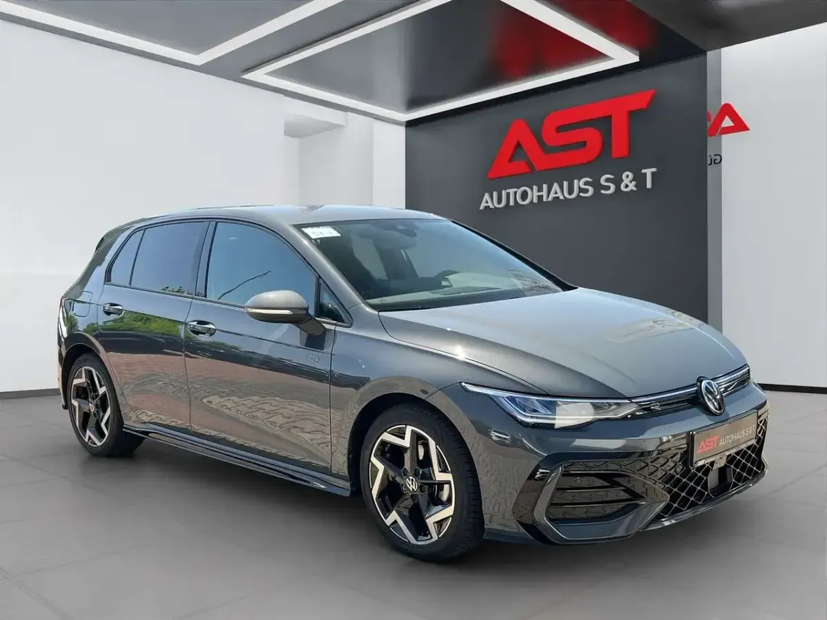 Gebraucht VW Golf VIII R-line 150 PS (110 kW) 2025 Grau Limousine